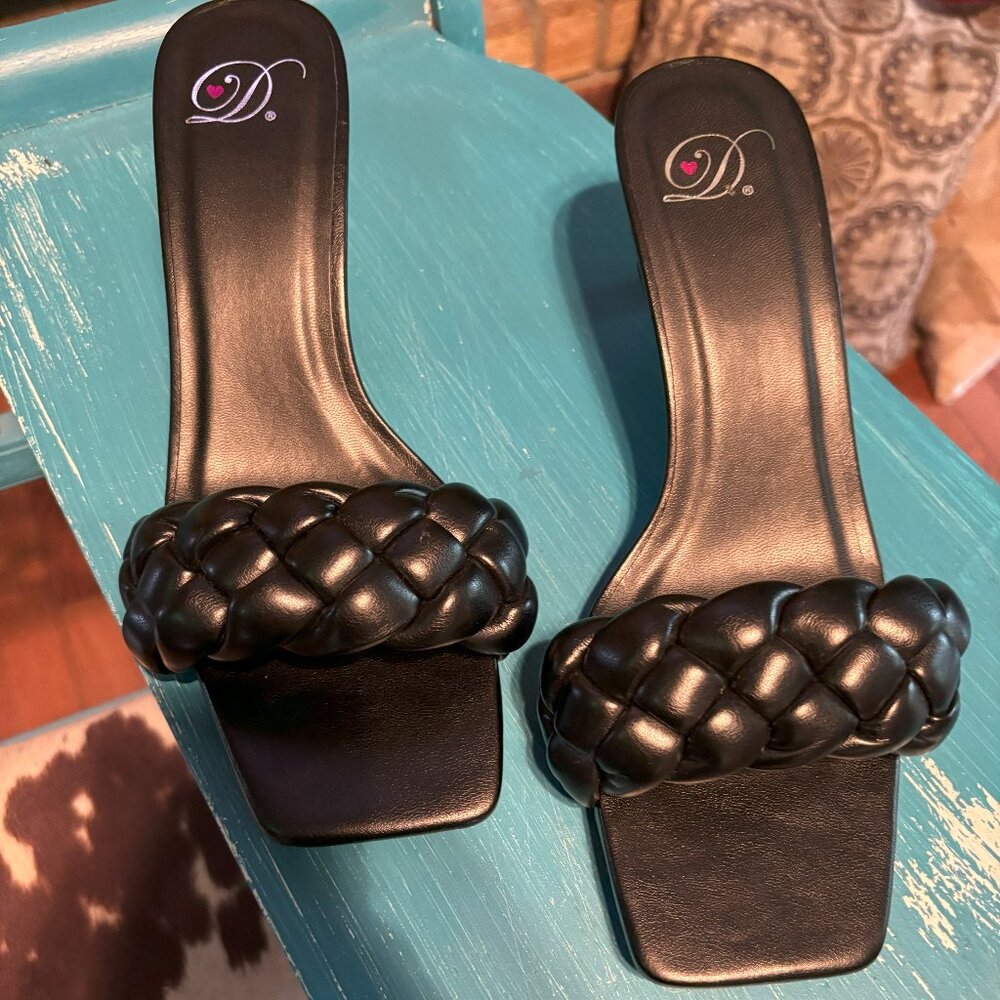 Heart in D braided Toe Slip-On Strappy Black Heels